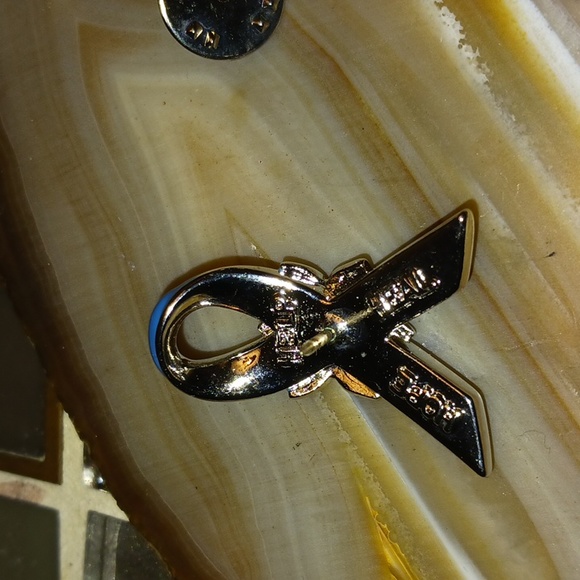 Hurricane Katrina Lapel pin - Picture 3 of 4